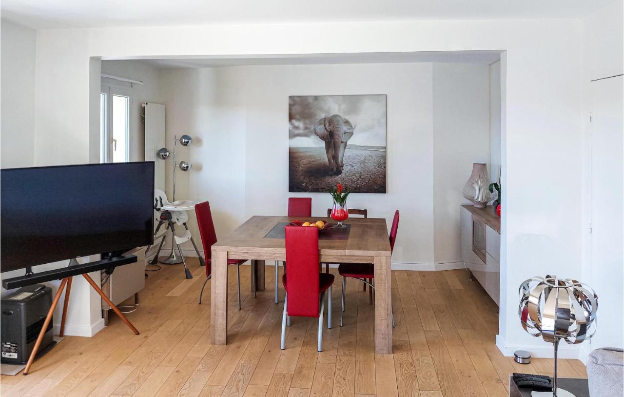 Awesome Apartment In Triel-Sur-Seine With Kitchen Eksteriør billede